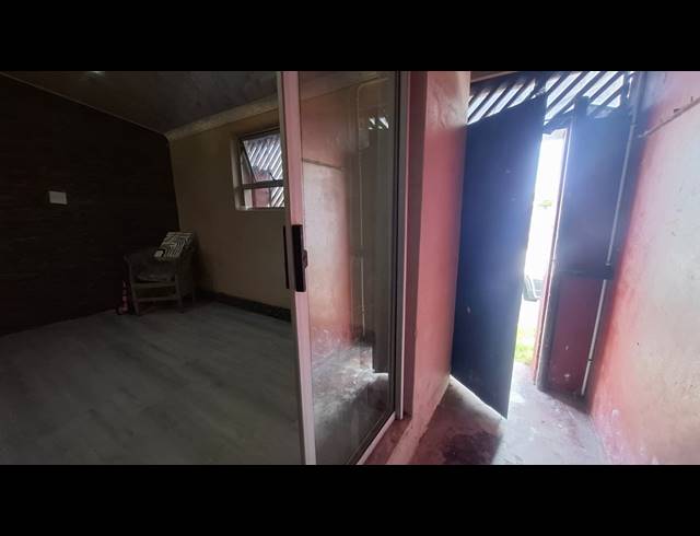 3 BEDROOM FREEHOLD FOR SALE IN WOODLANDS